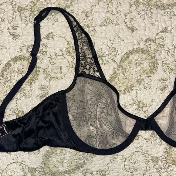 Victoria’s Secret Floral Plunge Bra